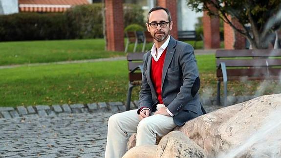 El director de la Fundación Alimerka, Antonio Blanco, en el parque Centro Habana. 