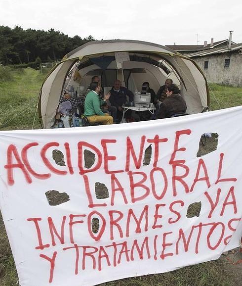 Acampada ante AZSA hace tres años. 