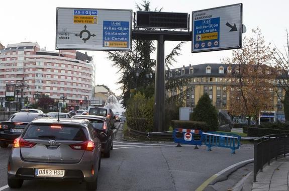 El acceso a la 'Y' en Oviedo, cortado.