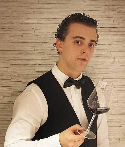 Maikel Rodríguez, en el comedor de V. Crespo, en Gijón.