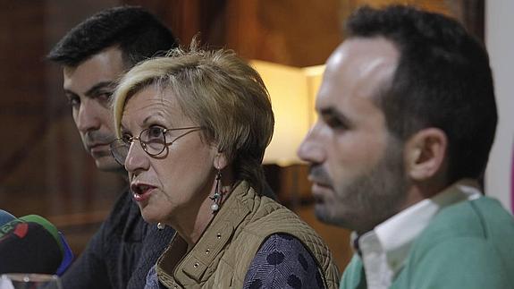 Alfredo del Río, Rosa Díez y Adán Fernández, ayer, en el Auditorio Príncipe Felipe. 