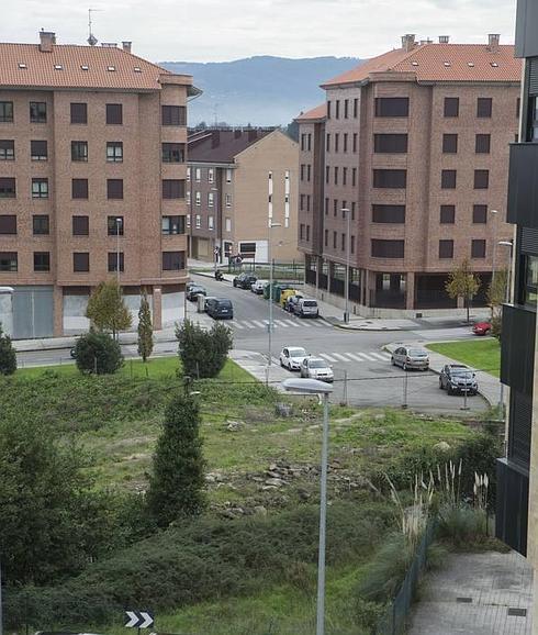 Tramo cortado de la calle de Sor Juana Inés de la Cruz, perpendicular a la avenida de Oviedo