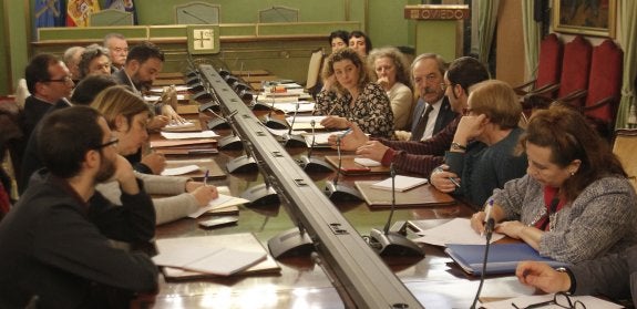 La primera reunión del equipo de trabajo para la Ley de Memoria Histórica. 