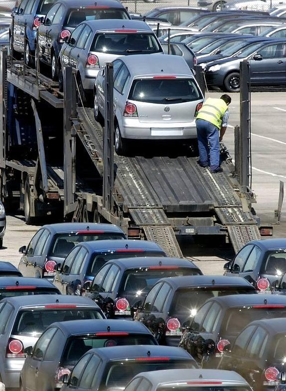Traslado del modelo Polo en la fábrica de Volkswagen de Landaben, Navarra, cliente de Saint-Gobain Avilés.