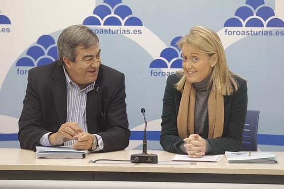 Francisco Álvarez-Cascos y Cristina Coto, ayer en la sede.