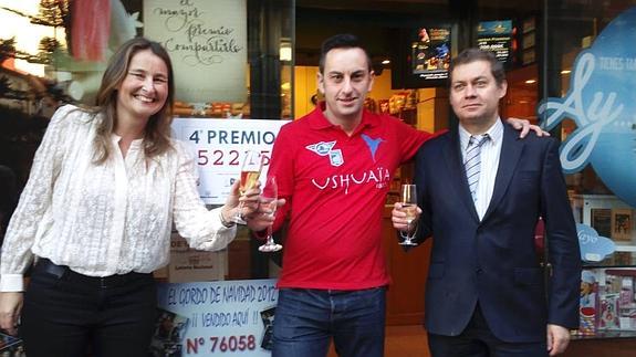 Celebración en Oviedo del cuarto premio de la Lotería. 