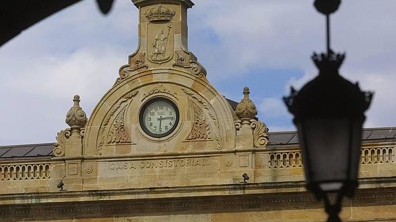 ¿Una música improcedente en el reloj del Ayuntamiento de Gijón?