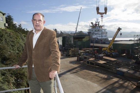 El presidente de Pymar, Álvaro Platero, en las instalaciones de Astilleros Gondán, en Figueras (Castropol). 