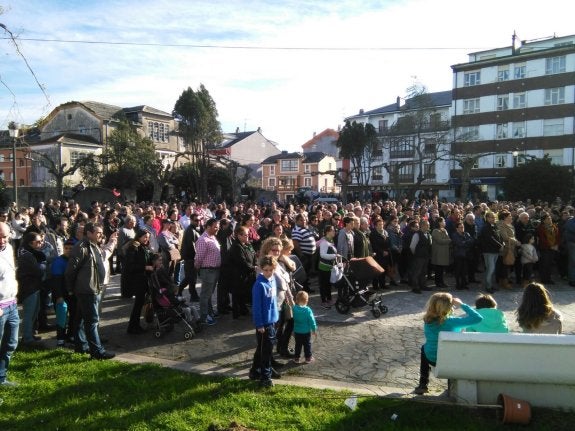 La convocatoria de 'Asturias respira' en La Caridad fue un éxito. Varios ganaderos acudieron con tractores y cubas como las que usaron para ayudar a sofocar los incendios. 