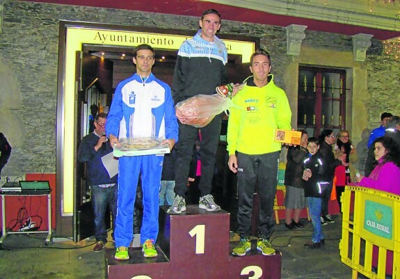 David Hernández, Daniel Pérez y Guillermo Pérez, en el podio. 