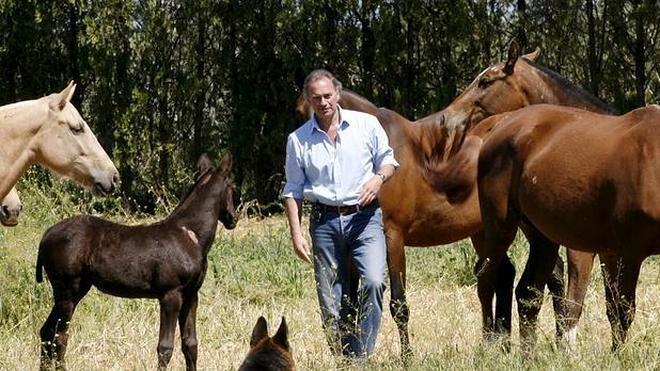 Bertín Osborne, en su finca. 