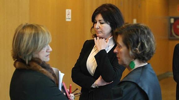 La sargento García, en el centro de la imagen, en la vista del último juicio. 