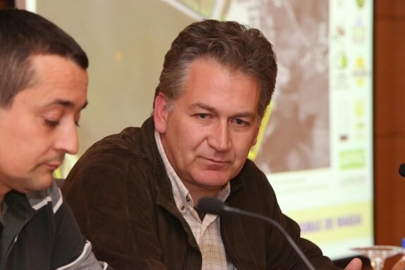 David Díaz -izquierda-, del Grupo Mavea, ayer en la introducción de la conferencia de Carlos Sánchez. 
