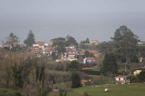 Panorámica urbanística de la localidad colunguesa de La Isla, tomada esta misma semana. 