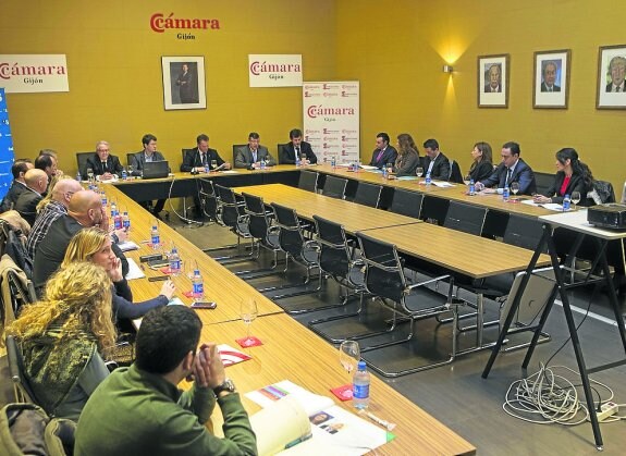 Jochen Müller, en un encuentro con empresarios en la Cámara de Comercio de Gijón.