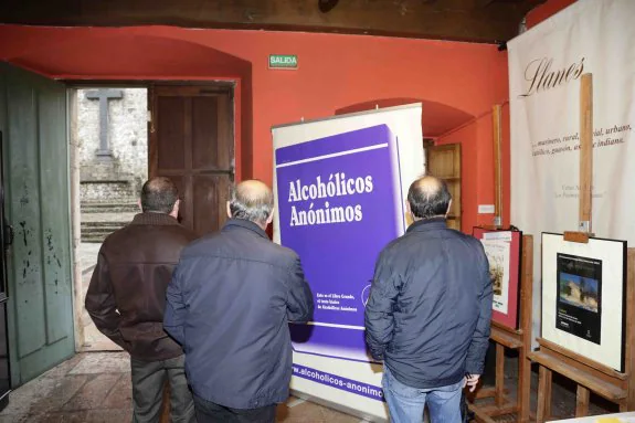 La comunidad de Alcohólicos Anónimos de Llanes celebró ayer su 20 aniversario. 