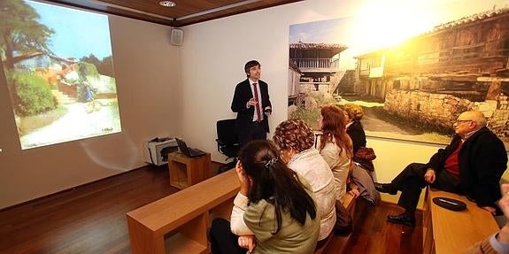 Palacios charla sobre pintura asturiana