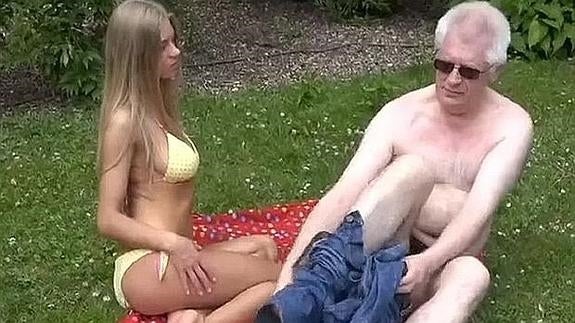 Un alumno descubre que su profesor de Ingeniería Química es una estrella del porno