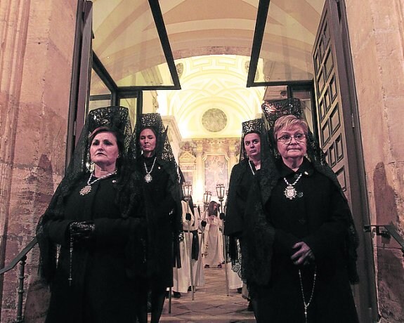 Dos procesiones para el Martes Santo