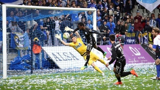 Un momento del partido entre el Real Oviedo y la Ponferradina.