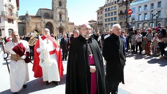 Jesús Sanz Montes, durante la procesión del Resucitado en Oviedo.