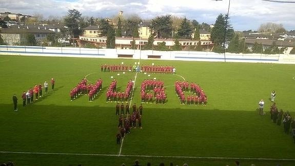 Emotivo homenaje del Llaranes a Hugo Suárez