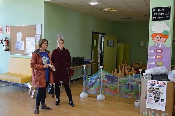 Ana Taboada, ayer, en la vista que realizó a la Escuela Infantil de Rubín. 