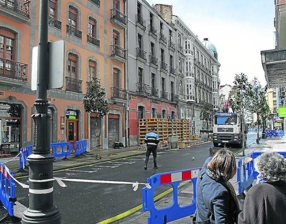 «Mucha baldosa, mucha seguridad y nada de  agua»