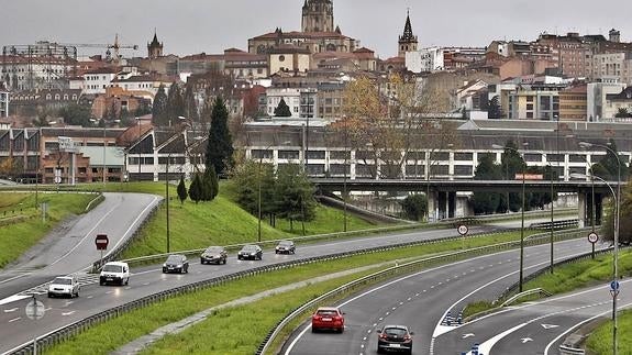 Los elevados niveles de contaminación obligaron a cortar los accesos por la 'Y' a Oviedo en diciembre. E