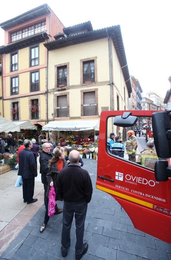 El incendio y el despligue de Bomberos y Policía hizo recordar la tragedia de Uría. 
