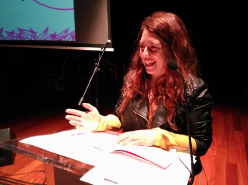 Cristina Carrasco, durante su intervención en Vegadeo. 