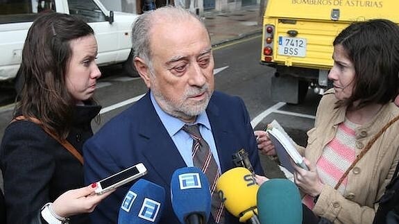 De Lorenzo ve «imposible» que un policía acuda a un desahucio con violencia premeditada