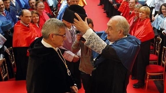 Toma de posesión de Santiago García Granda.