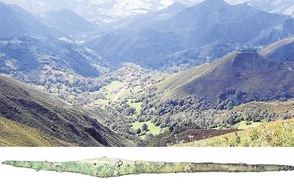 Una panorámica de la localidad de Arangas, lugar donde se ubica el yacimiento, tomada desde la zona del Espinu. 