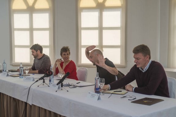 Cristina Tuero, Maxi Rodríguez y Paolo Piva, durante la mesa redonda relatica al cine y la publicidad. 