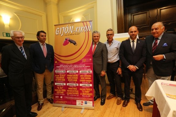 Andrés Amorós, Carlos Zúñiga (hijo), 'Espartaco', Noel Herrero, autor del cartel, Jesús Martínez Salvador y Carlos Zúñiga (padre). 