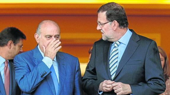 Jorge Fernández Díaz y Mariano Rajoy, en La Moncloa.