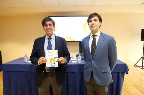 Luis Fernández-Vega Cueto e Ignacio Rodríguez Uña, en la presentación del II Congreso Europeo de Jóvenes Oftalmólogos. 