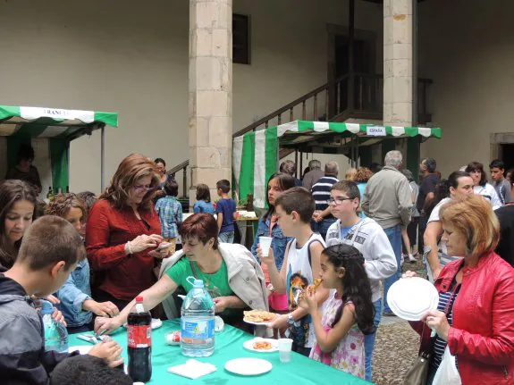 Cientos de cangueses participaron en la jornada de intercambio gastronómico y cultural. 