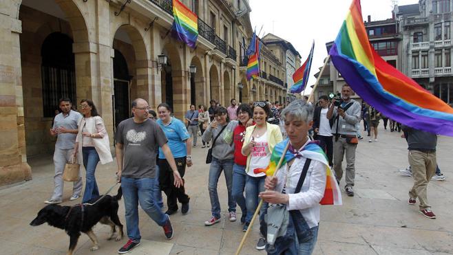 Oviedo celebra en sus calles el Día del Orgullo. 