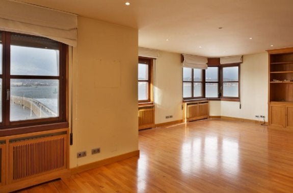 Imagen de una estancia del inmueble que puede llegar a convertirse en un hotel de lujo, con espectaculares vistas. 