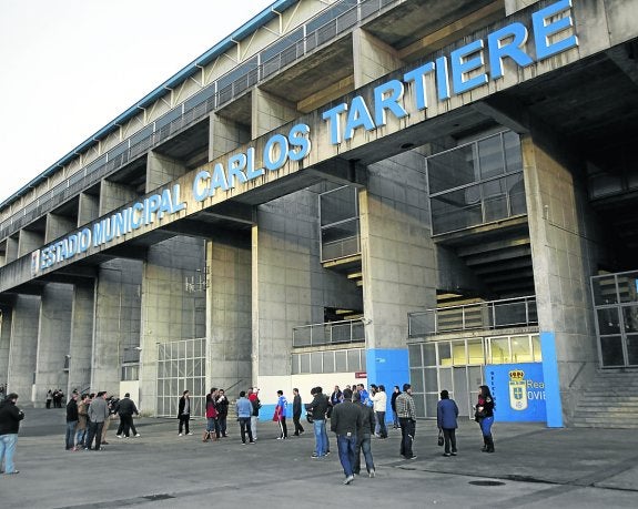 El Real Oviedo quiere que sus bajos se aprovechen para usos hosteleros y comerciales. 