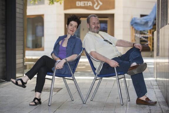 Antoria Huertas y Juan Bas, en la terraza del hotel Don Manuel. 