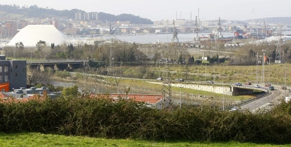 Vista de parte de los terrenos en los que se desarrollarán las diferentes actuaciones de la Isla de la Innovación. 