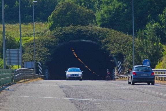 Lugar donde tuvo lugar el accidente en un acceso al túnel. :: P. G.-P.