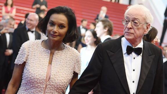 Michael Caine se cambia el nombre...