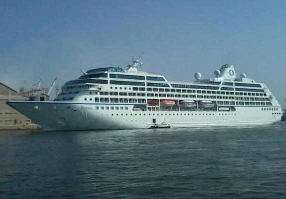 Llega a El Musel el décimo barco de cruceros del año