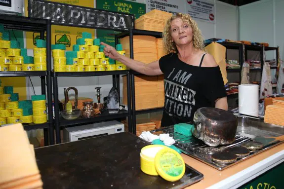 Investigan la venta de falsificaciones de La Fantástica Piedra Blanca en la  Feria - La Nueva España
