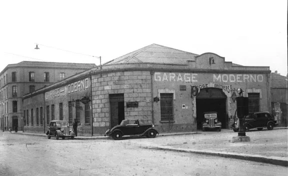 Garaje Moderno. Foto de Constantino Suárez en 1934 (Fototeca del Muséu del Pueblu d'Asturies).