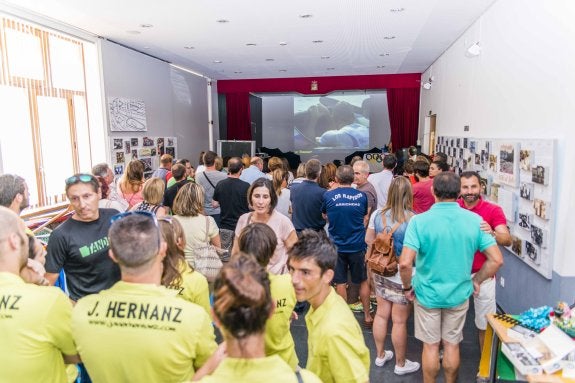 Los aficionados se reunieron en Arriondas para ver la final de K-4 en la que competía Hernanz. 